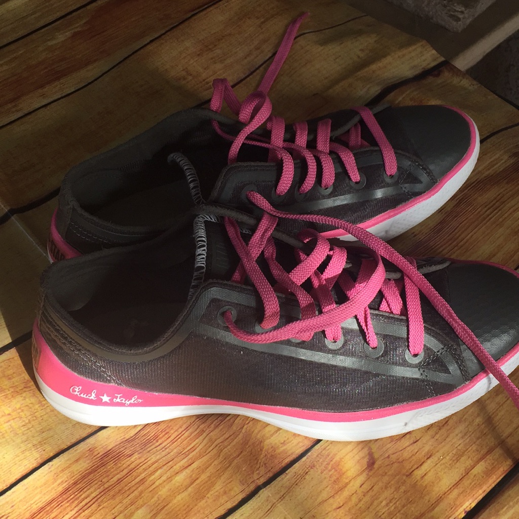 Converse Chuck Taylor Size 10 Gray / Pink
